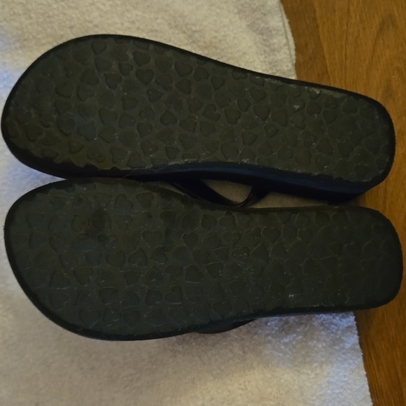 Brighton AUTHENTIC Black & White Floral Flip Flops Matching Bag Low Wedge 8 NEW - Picture 6 of 7